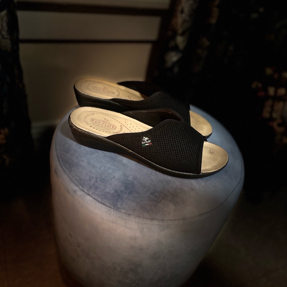 Flyflot Sandals - Picture 6 of 7